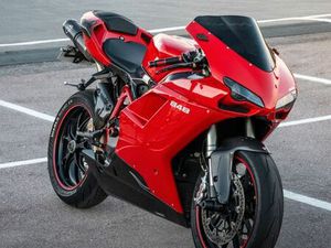 DUCATI 848