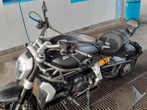 VEND MOTO DUCATI XDIAVEL
