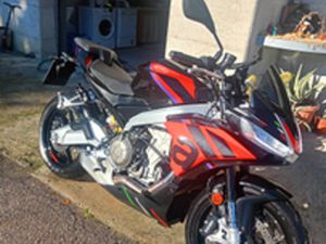 APRILIA TUONO 660 FACTORY CON VALIGE E ATTACCHI