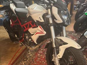 BENELLI BN 125 NAKED BIKE MIT TOPCASE - B196 TAUGLICH