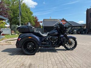 HARLEY-DAVIDSON FLHTCUTG TRI GLIDE ULTRA VORFÜHRER
