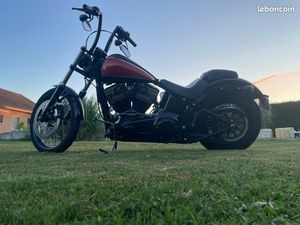HARLEY DAVIDSON BLACKLINE SOFTAIL