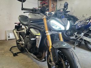 TRIUMPH SPEED TRIPLE 1200RS