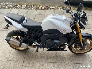 YAMAHA FZ8