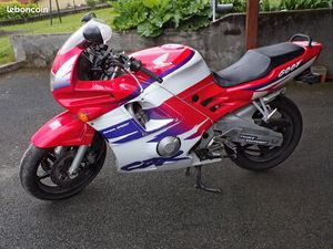 VEND MOTO 600 CBR