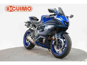 YAMAHA - R7