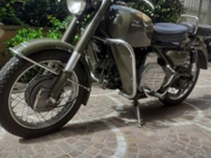 MOTO D&APOS;EPOCA MARCIANTE E CONSERVATA COME FOTO