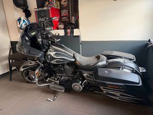 HARLEY-DAVIDSON ROAD GLIDE CVO 110 SCREAMIN' EAGLE FLTRXSE2