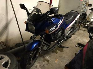 KAWASAKI GPZ 900R - KLASSIKER IN BLAU