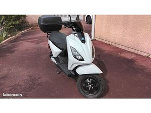 SCOOTER ELECTRIQUE PIAGGIO 125
