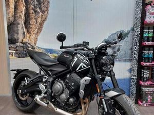 ② TRIUMPH TRIDENT 660