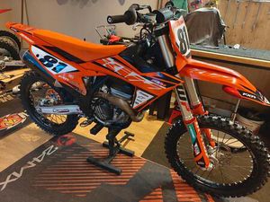 ② KTM SXF SX-F 250 2023 4 TAKT 4 STROKE