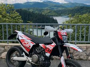 HUSQVARNA 701 SUPERMOTO