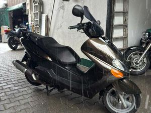 YAMAHA MAJESTY 125 CCM