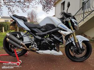 SUZUKI GSR 750