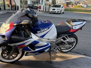 SUZUKI GSXR 750 K1 CASTELO DO NEIVA