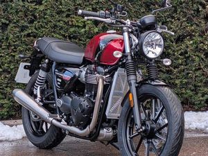 TRIUMPH SPEED TWIN 900 900 CC
