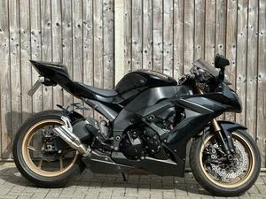 KAWASAKI NINJA ZX10R 2010 (10) SUPER SPORT + 19,000 MILES