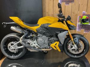 DUCATI STREETFIGHTER V2S 2026 AND PHYSICALLY IN STOCK NOW! FREE UK DELIVERY!