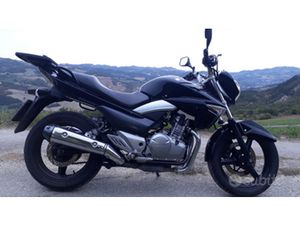 MOTO SUZUKI INAZUMA 250