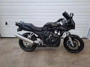 YAMAHA FZS 600 FAZER