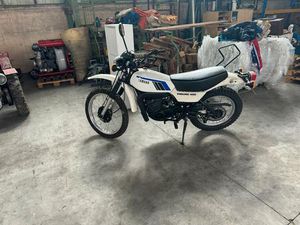 YAMAHA DT400