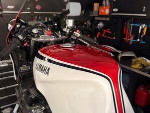 YAMAHA RD500 KLASSIKER ROT-WEIß