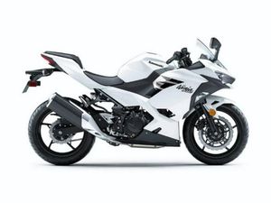 2020 KAWASAKI NINJA® 400 ABS PEARL BLIZZARD WHITE