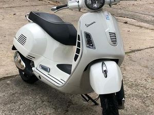 VESPA 300 GTS SUPER