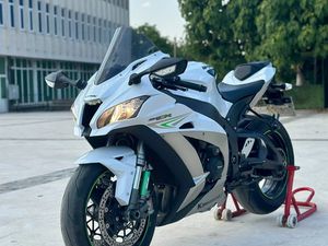 KAWASAKI NINJA ZX10R →