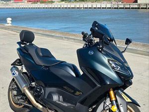 ② YAMAHA T-MAX 560 ÉDITION TECH MAX ÉQUIPÉ TOUTES OPTIONS