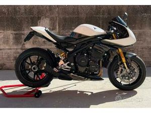 TRIUMPH SPEED TRIPLE 1200 RR