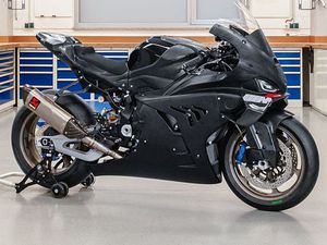 BMW M1000RR BY ALPHA RACING