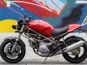 DUCATI MONSTER 900