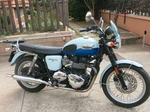 TRIUMPH BONNEVILLE - 2010