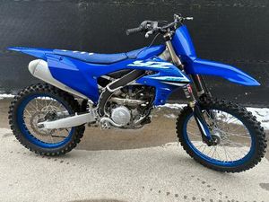 ② YAMAHA YZ-F 250 2025 NIEUWSTAAT!