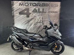 YAMAHA TMAX 560