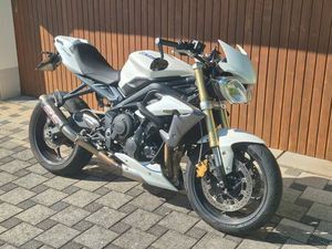 TRIUMPH STREET TRIPPLE 675