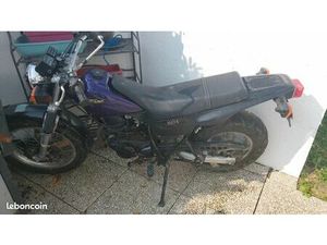 VENDS MOTO YAMAHA 125 C3