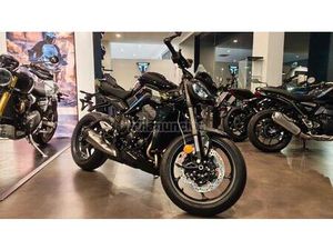 TRIUMPH - STREET TRIPLE 765