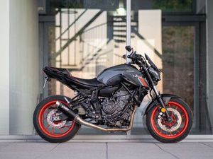 YAMAHA MT-07 2021 – 14 800 KM – TRÈS BON ÉTAT – ENTRETIEN OK