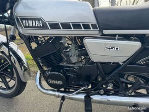 YAMAHA 250 RD , STRICTEMENT D ' ORIGINE , MOTEUR SUPPLÉMENTAIRE