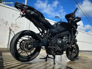 TRACER 9 2023 FULL BLACK, BIEN ÉQUIPÉE