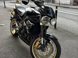 URGENT ? TRIUMPH STREET TRIPLE R 675