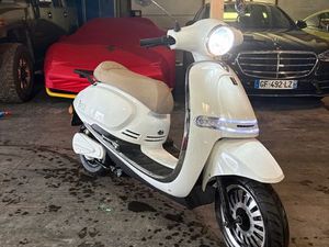 ? SCOOTER ÉLECTRIQUE 50 CC – STYLE VESPA – NEUF –
