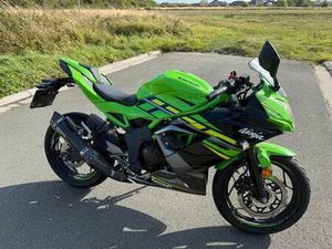 ② KAWASAKI NINJA 125 CC 738 KM