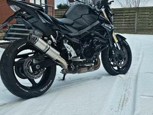 ② MIGHTY SUZUKI GSR 750 + 1 AN DE GARANTIE