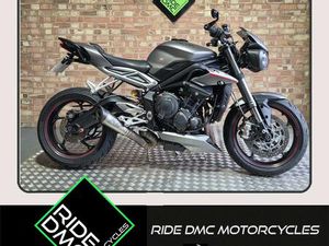 TRIUMPH STREET TRIPLE 765 RS. 13K. FSH. SC EXHAUST. SERVICED. LOVELY BIKE SERVICE INCLUDED IN ASKING PRICE 765 CC