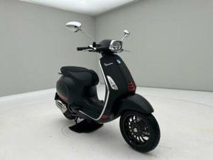 VESPA SPRINT 125 BIJNA NIEUW (80KM) ABS MET A1 — MOTOREN | PIAGGIO — MARKTPLAATS