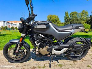 HUSQVARNA SVARTPILEN 125